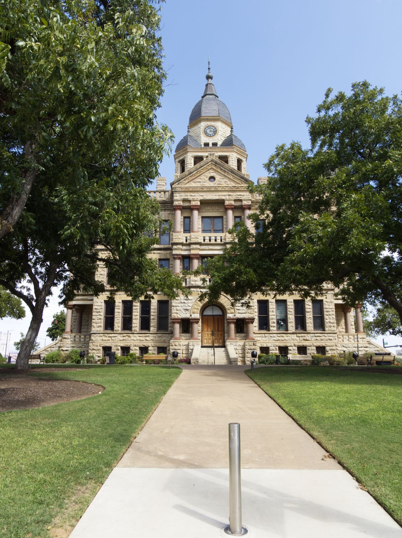 A county courthouse exterior on an overcast day
